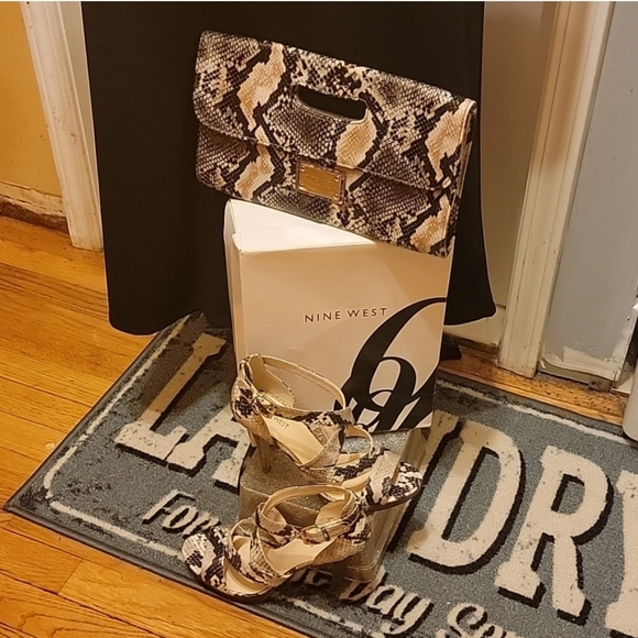 Nine West faux snakeskin clutch. - Picture 7 of 7